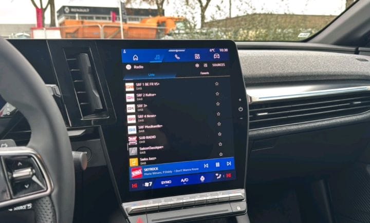 RENAULT MEGANE ETECH 220 CH AUTONOMIE CONFORT GSR2 – Image 16