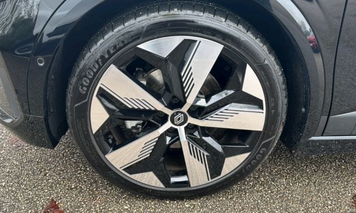 RENAULT MEGANE ETECH 220 CH AUTONOMIE CONFORT GSR2 – Image 44
