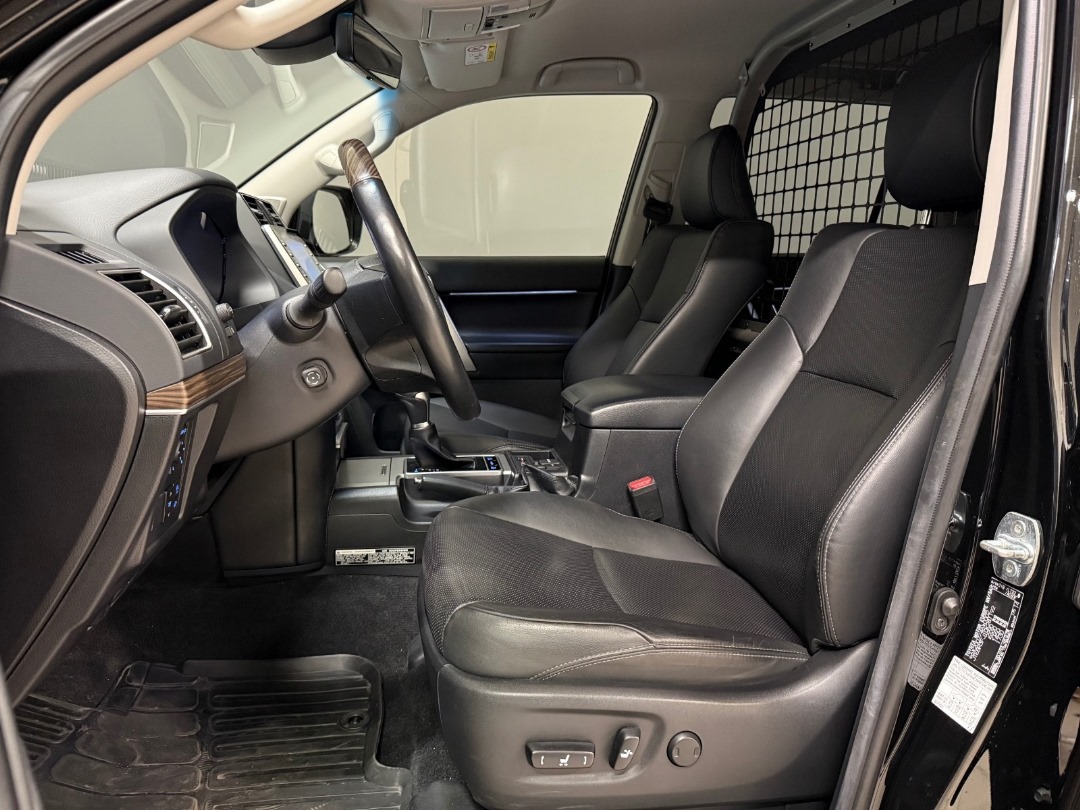 Land Rover Défenseur P400e AWD HSE – Image 6