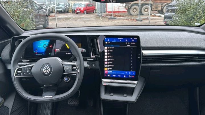 RENAULT MEGANE ETECH 220 CH AUTONOMIE CONFORT GSR2 – Image 6
