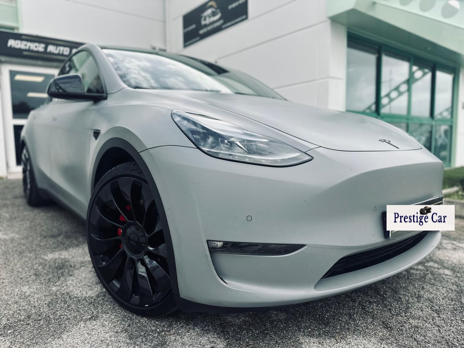 Tesla Model Y EV AWD
