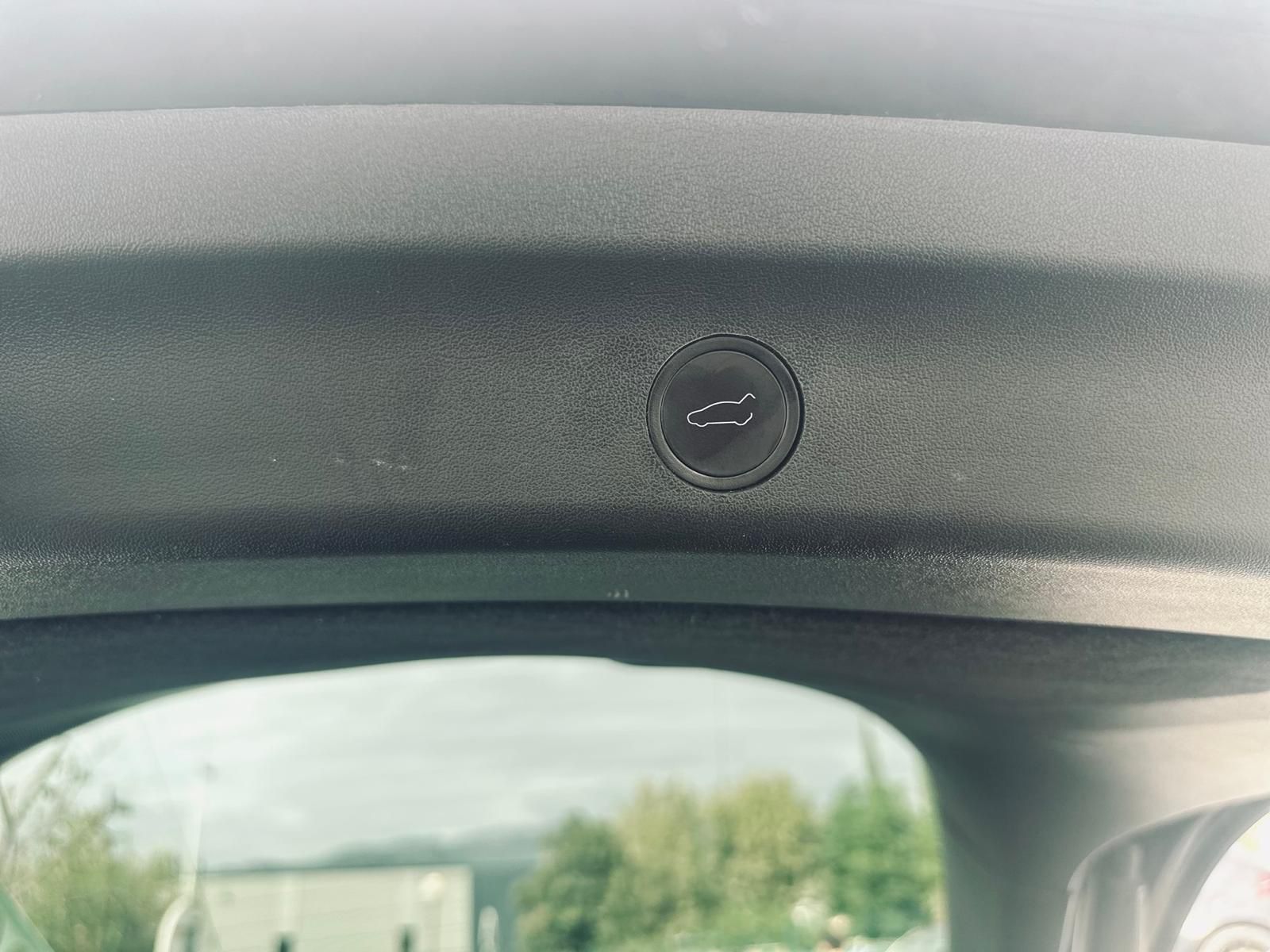 Tesla Model Y EV AWD – Image 11