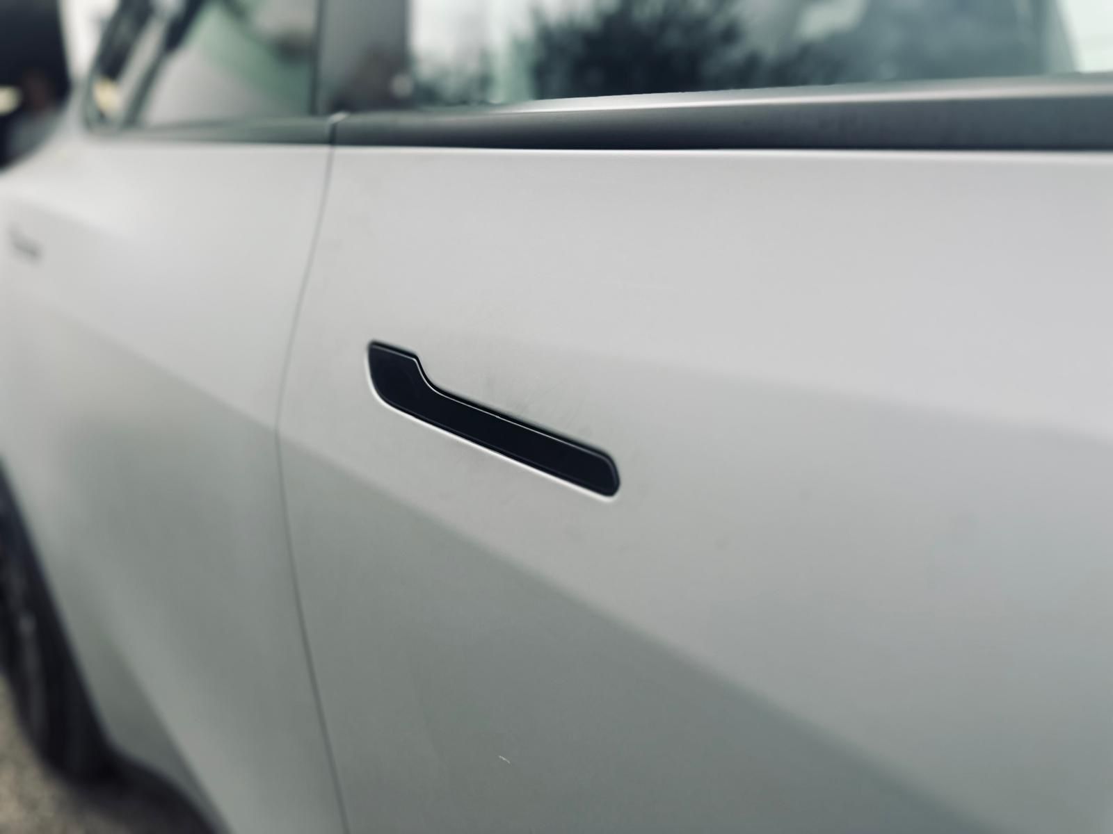 Tesla Model Y EV AWD – Image 17
